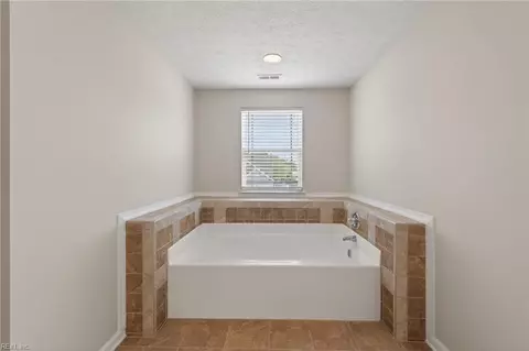 Bath - 9 Bruins Way, Hampton, VA 23666 photo 4 of 7