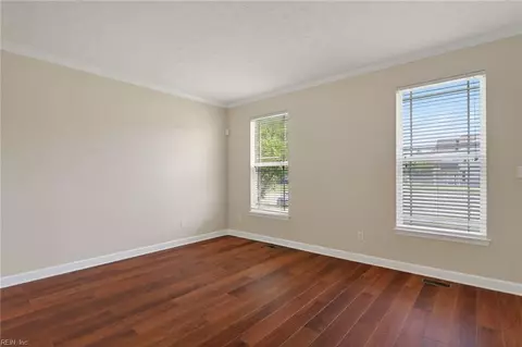 Living - 9 Bruins Way, Hampton, VA 23666 photo 3 of 8
