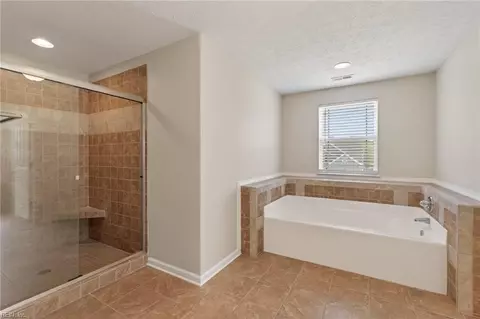 Bath - 9 Bruins Way, Hampton, VA 23666 photo 3 of 7