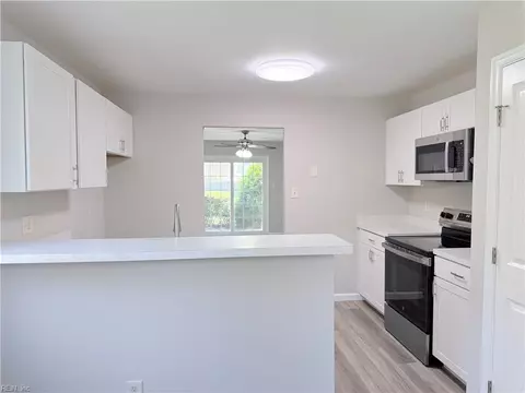 Kitchen - 255 Lantana Ln #A, Hampton, VA 23669 photo 3 of 4