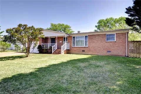 14 Astor Dr, Newport News, VA 23608
