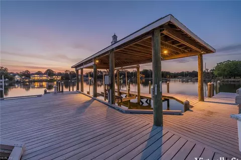 106 Ocean Breeze Dr, Yorktown, VA 23693