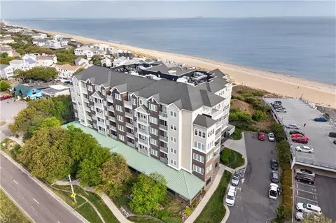 3800 Dupont Cir #302, Virginia Beach, VA 23455
