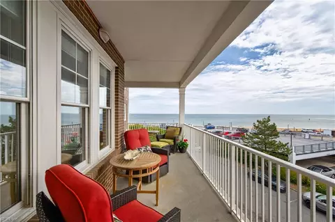 3800 Dupont Cir #302, Virginia Beach, VA 23455