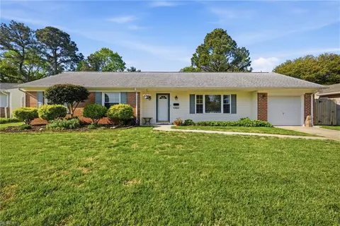 3961 W Colonial Pw Pkwy, Virginia Beach, VA 23452