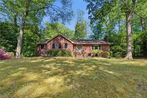 656 Pinetree Dr, Virginia Beach, VA 23452