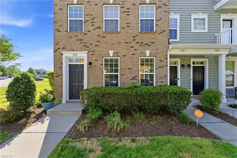 208 Agate St, Virginia Beach, VA 23462
