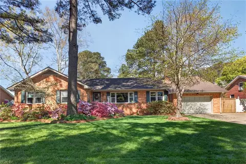 1109 Cresthaven Ln, Virginia Beach, VA 23464