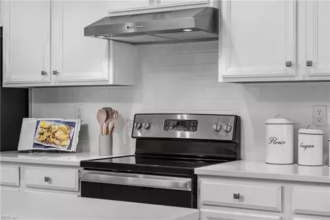 Kitchen - 209 Roberta Loop, Moyock, NC 27958 photo 2 of 2