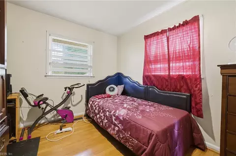 Bedroom - 734 Milton Dr, Hampton, VA 23666 photo 5 of 6