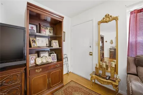 Entry Way - 734 Milton Dr, Hampton, VA 23666 photo 1 of 4