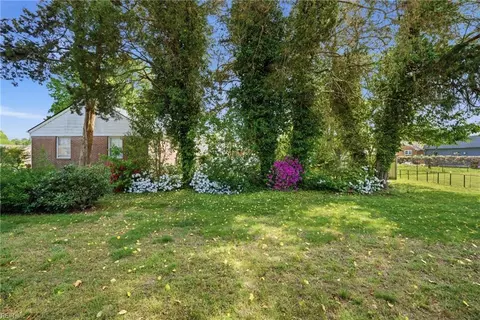 Exterior - 734 Milton Dr, Hampton, VA 23666 photo 8 of 10