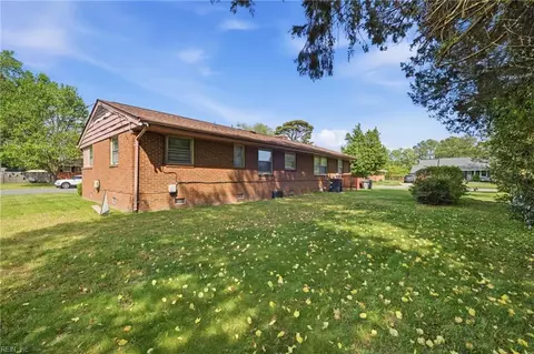 Exterior - 734 Milton Dr, Hampton, VA 23666 photo 5 of 10