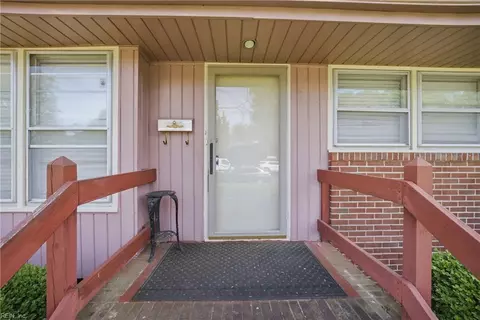 Exterior - 734 Milton Dr, Hampton, VA 23666 photo 2 of 10