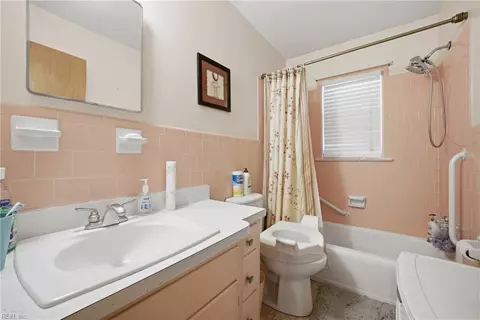 Bath - 734 Milton Dr, Hampton, VA 23666 photo 1 of 2