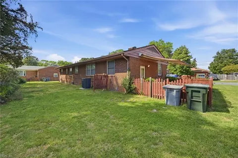 Exterior - 734 Milton Dr, Hampton, VA 23666 photo 7 of 10