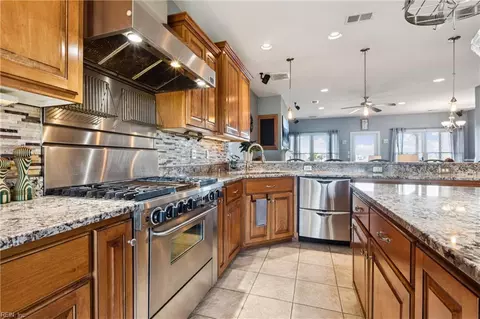 757 Charthouse Cir, Hampton, VA 23664