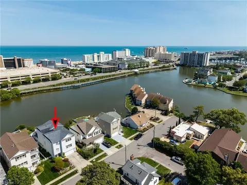 821 Arctic Ave, Virginia Beach, VA 23451