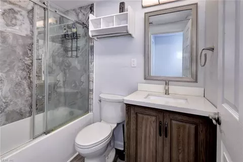 Bath - 1917 Zinzer Rd, Hampton, VA 23663 photo 2 of 2