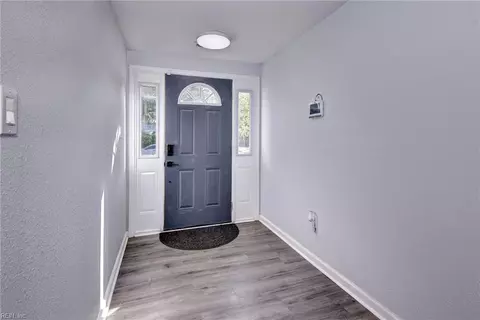 Entry Way - 1917 Zinzer Rd, Hampton, VA 23663 photo 1 of 2