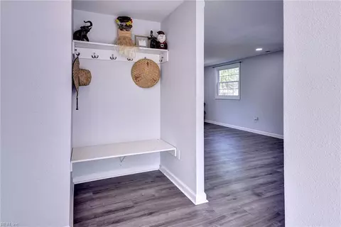 Entry Way - 1917 Zinzer Rd, Hampton, VA 23663 photo 2 of 2