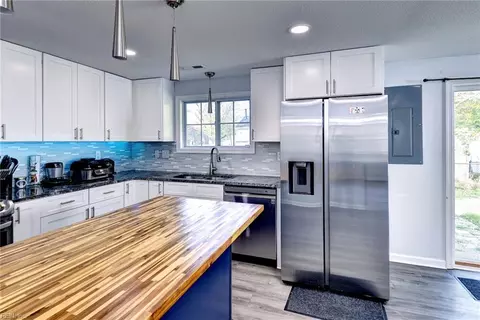 Kitchen - 1917 Zinzer Rd, Hampton, VA 23663 photo 4 of 4