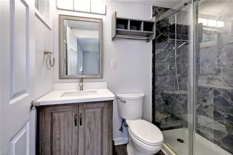 Bath - 1917 Zinzer Rd, Hampton, VA 23663 photo 1 of 2