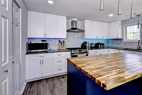 Kitchen - 1917 Zinzer Rd, Hampton, VA 23663 photo 2 of 4