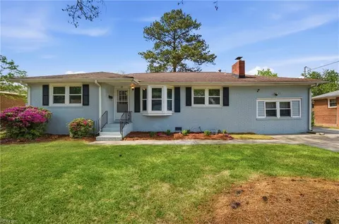 13 Kennedy Dr, Portsmouth, VA 23702