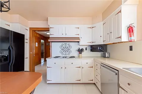 Kitchen - 2004 E Ocean View Ave, Norfolk, VA 23503 photo 3 of 5