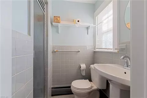 Bath - 2004 E Ocean View Ave, Norfolk, VA 23503 photo 3 of 4