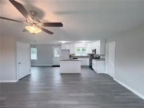 Living - 1815 Gildner Rd, Hampton, VA 23666 photo 3 of 4