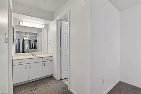 Entry Way - 708 Inlet Quay Quay #B, Chesapeake, VA 23320 photo 3 of 3