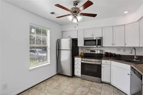 Kitchen - 708 Inlet Quay Quay #B, Chesapeake, VA 23320 photo 2 of 2