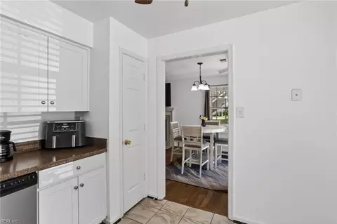 Entry Way - 708 Inlet Quay Quay #B, Chesapeake, VA 23320 photo 1 of 3