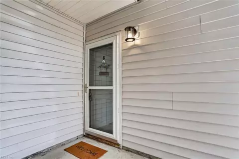 Exterior - 708 Inlet Quay Quay #B, Chesapeake, VA 23320 photo 2 of 2