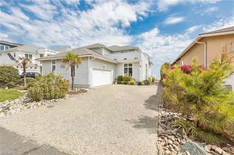 30 Bay Front Pl, Hampton, VA 23664