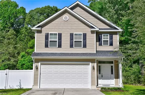 1121 Kinderly Ln, Chesapeake, VA 23320