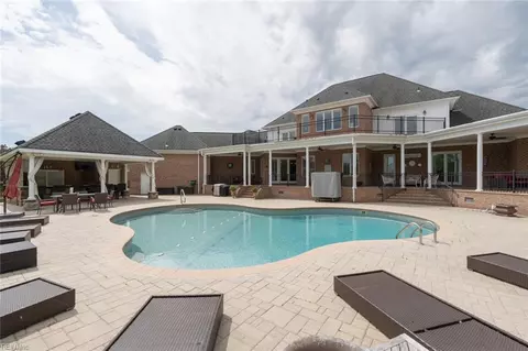 Exterior - 334 Scone Castle Loop, Chesapeake, VA 23322 photo 8 of 11