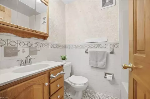 Bath - 722 Red Mill Rd, Norfolk, VA 23502 photo 1 of 3