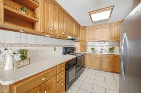 Kitchen - 722 Red Mill Rd, Norfolk, VA 23502 photo 2 of 3
