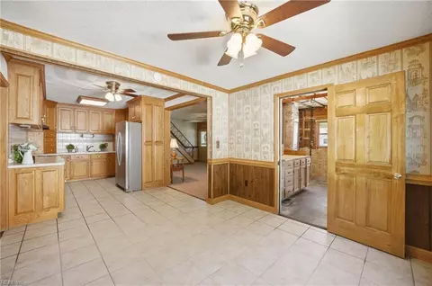 Entry Way - 722 Red Mill Rd, Norfolk, VA 23502 photo 1 of 4