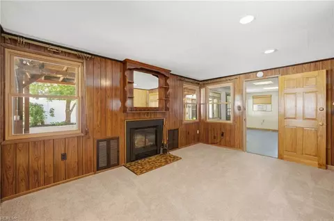Living - 722 Red Mill Rd, Norfolk, VA 23502 photo 4 of 5
