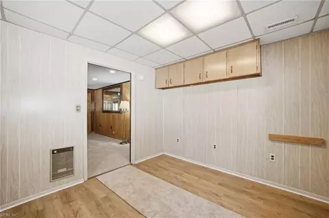Entry Way - 722 Red Mill Rd, Norfolk, VA 23502 photo 3 of 4