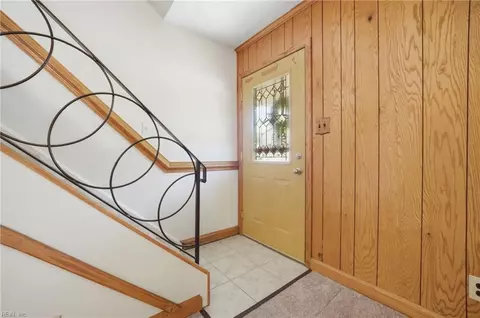 Entry Way - 722 Red Mill Rd, Norfolk, VA 23502 photo 4 of 4