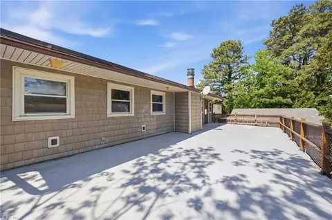 Exterior - 722 Red Mill Rd, Norfolk, VA 23502 photo 3 of 9