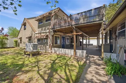 Exterior - 722 Red Mill Rd, Norfolk, VA 23502 photo 6 of 9