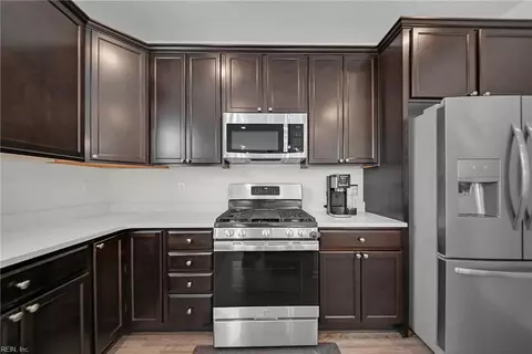 Kitchen - 503 Esterview Ln, Chesapeake, VA 23322 photo 2 of 2