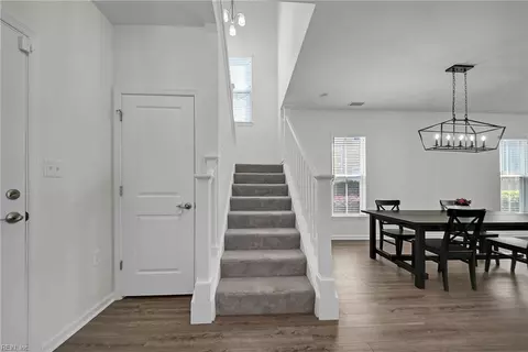Entry Way - 503 Esterview Ln, Chesapeake, VA 23322 photo 7 of 14
