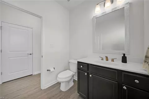 Entry Way - 503 Esterview Ln, Chesapeake, VA 23322 photo 5 of 14